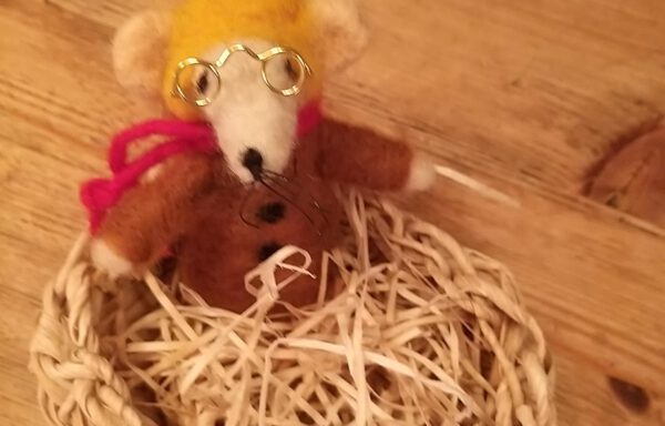 Knuffel – Muisje in mand