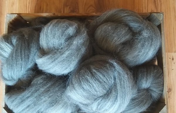 gekaarde grijze alpaca wol – 100g